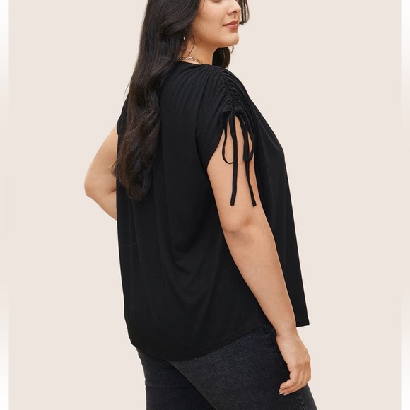 BloomChic Solid Drawstring Dolman Sleeve T-shirt - Picture 2 of 7